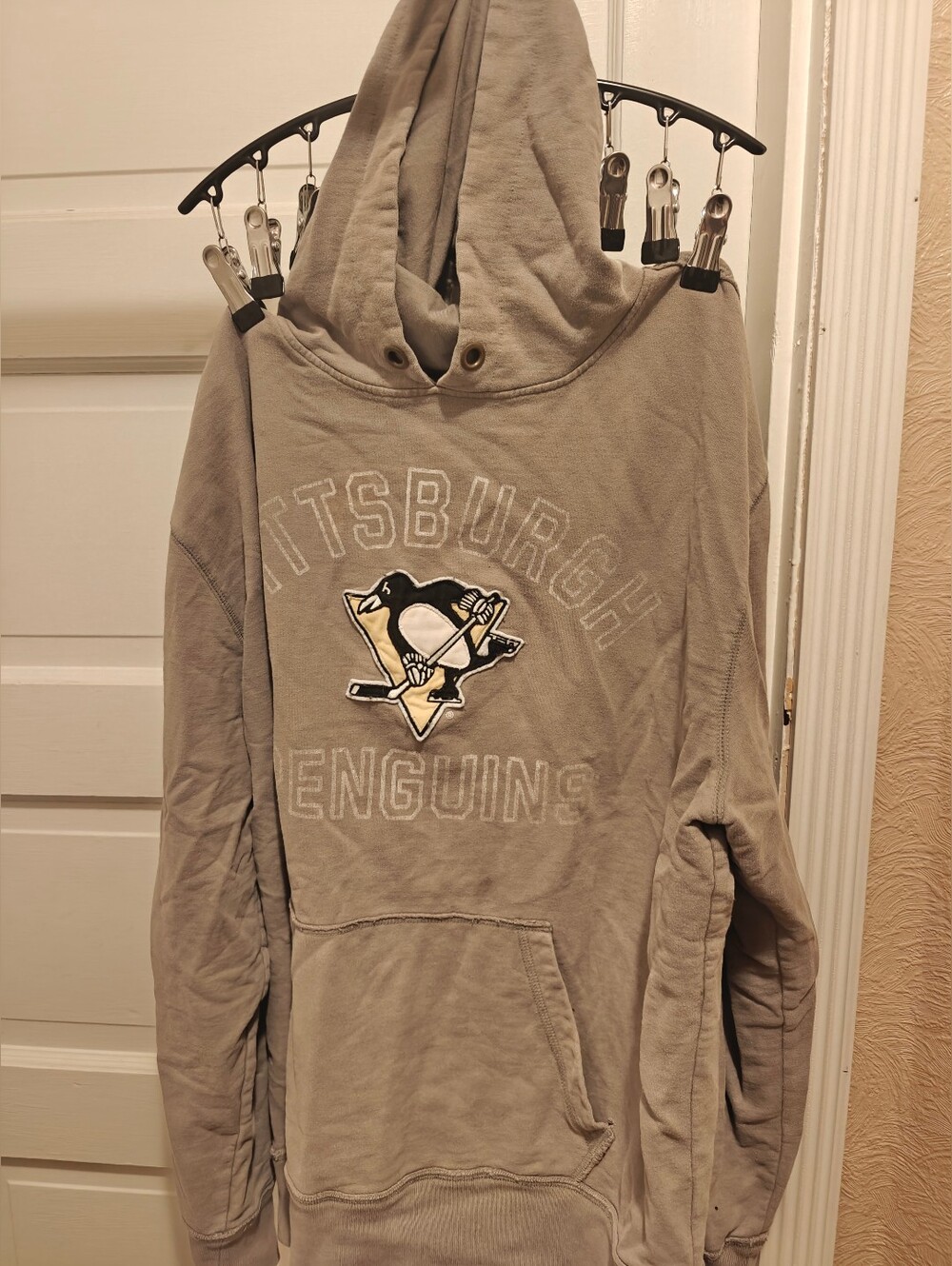 Gray Pittsburgh Penguins NHL hooded sweatshirt no strings 47 Brand Size XL